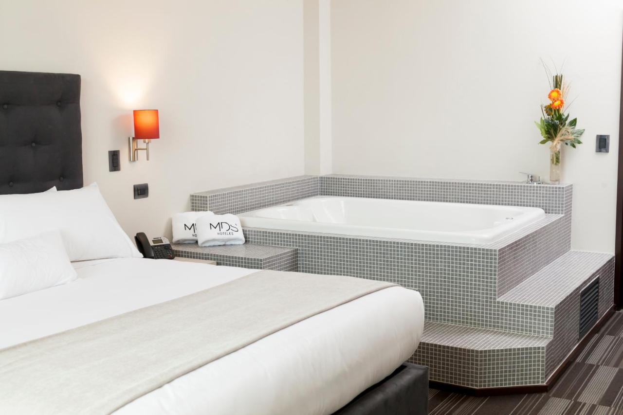Mds Hotel Chillan Chillán Exterior foto A whirlpool tub in a hotel room